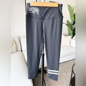 Victoria’s Secret Sport Knockout Capri - XS - Medium Rise - NWT